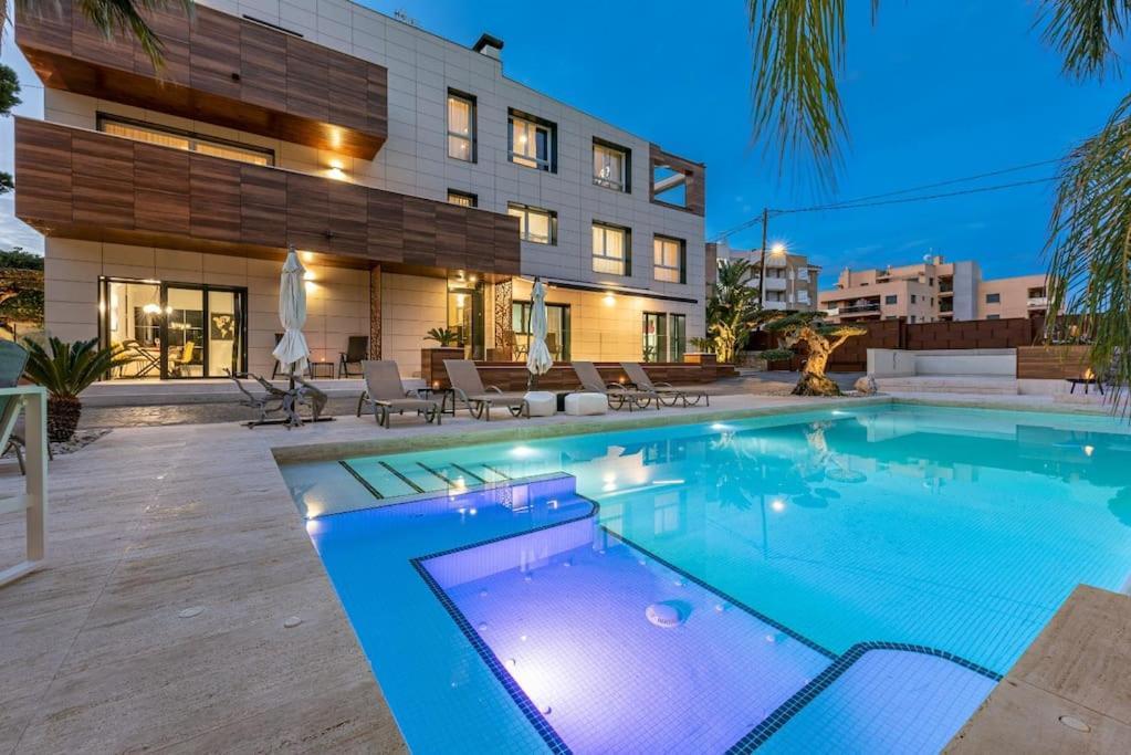 Ferienwohnung Lusso E Relax Con Piscina A 2 Minuti Dal Mare Miami Playa Exterior foto